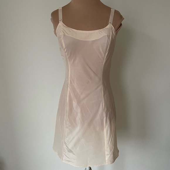 Wonder Maid Fine Lingerie Vintage Lord & Taylor Nylon Blend Beige Slip Sz 32/XS - Picture 1 of 7
